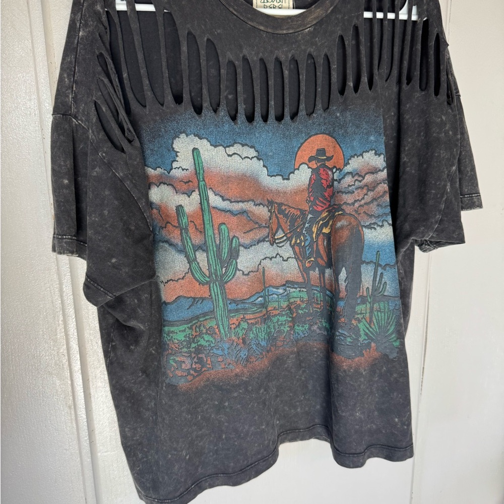 Super cute graphic tee